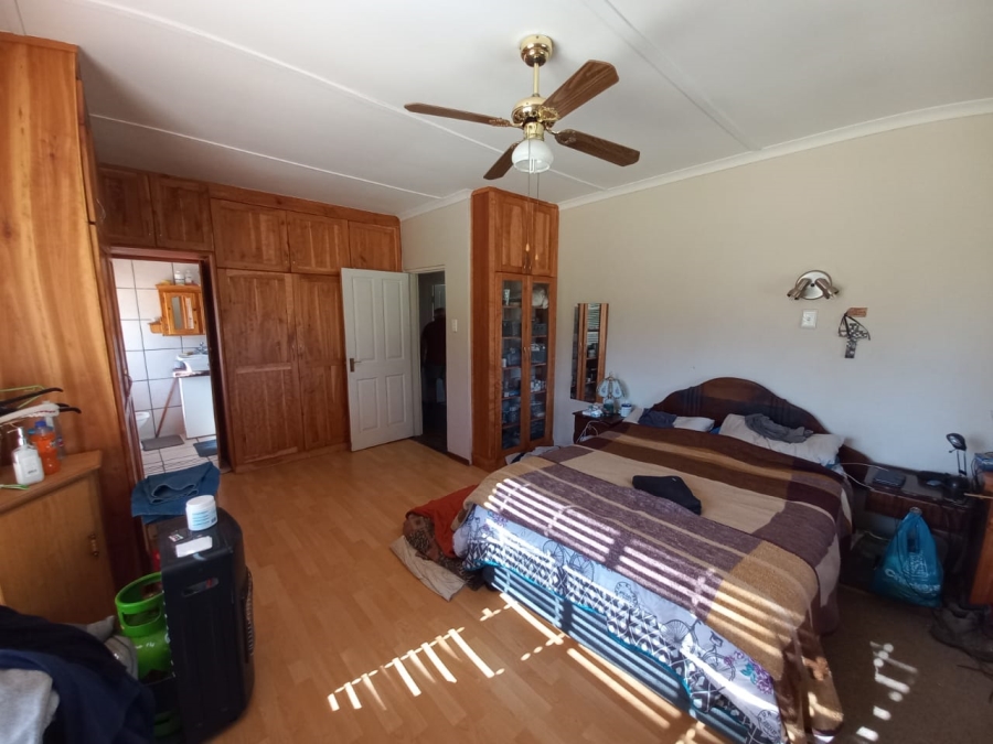 6 Bedroom Property for Sale in Kromkloof North Sh Free State